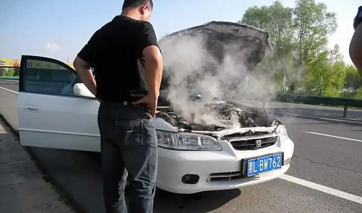 Banyak kasus yang dialami oleh para pengendara mobil saat terjadi mesin kepanasan atau sering disebut overheat.