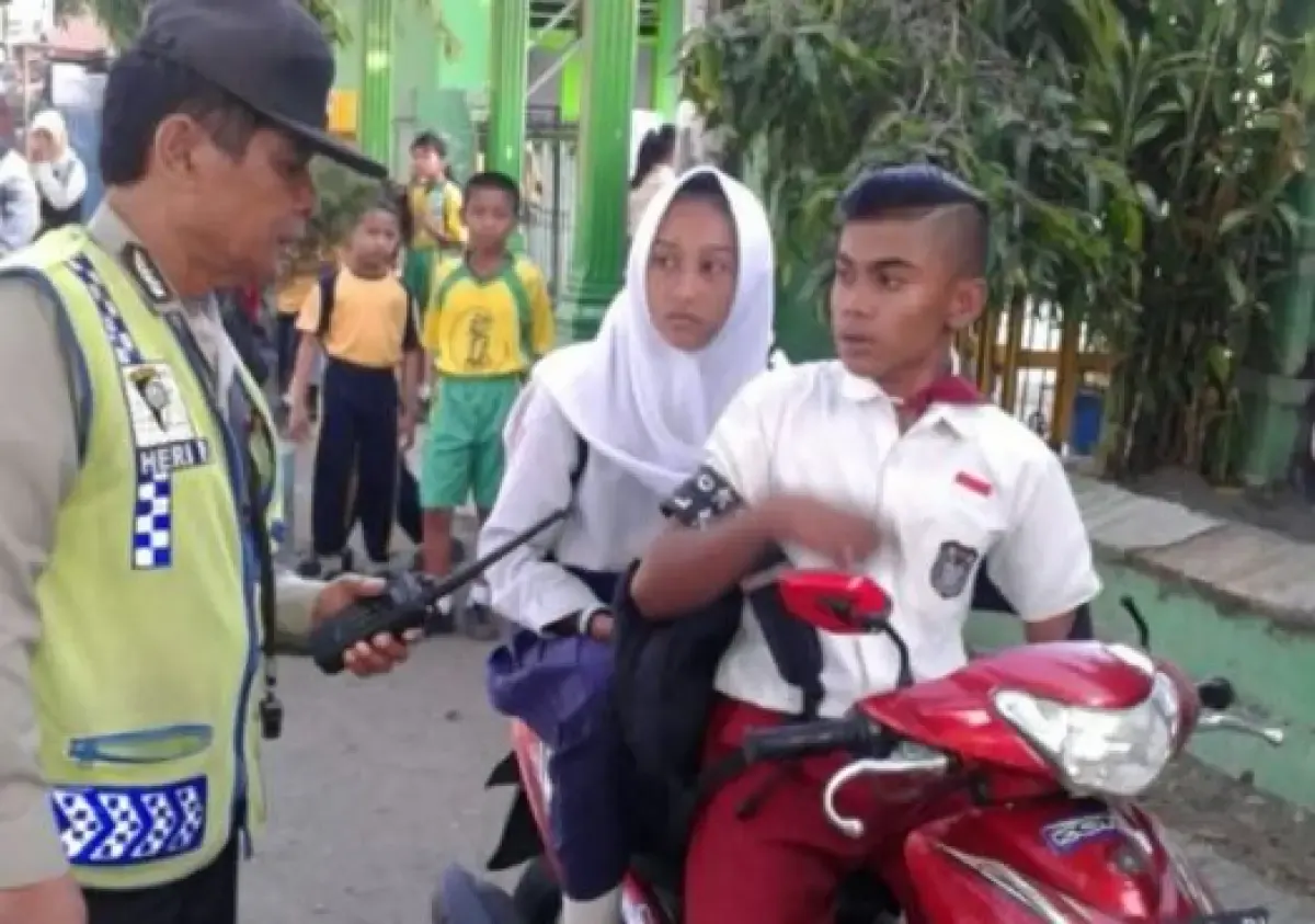 Ilustrasi anak naik motor (Sumber : polreskedirikota.com)