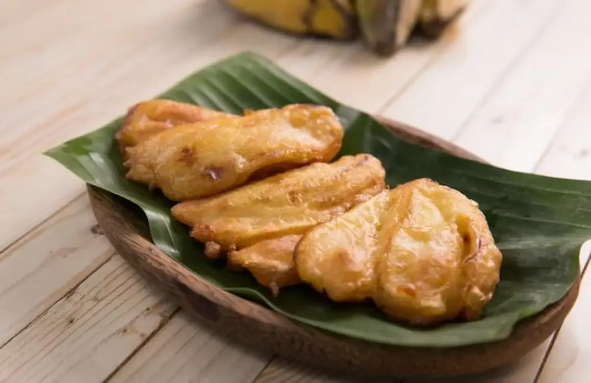 Ilustrasi pisang goreng (Sumber : Freepik.com)