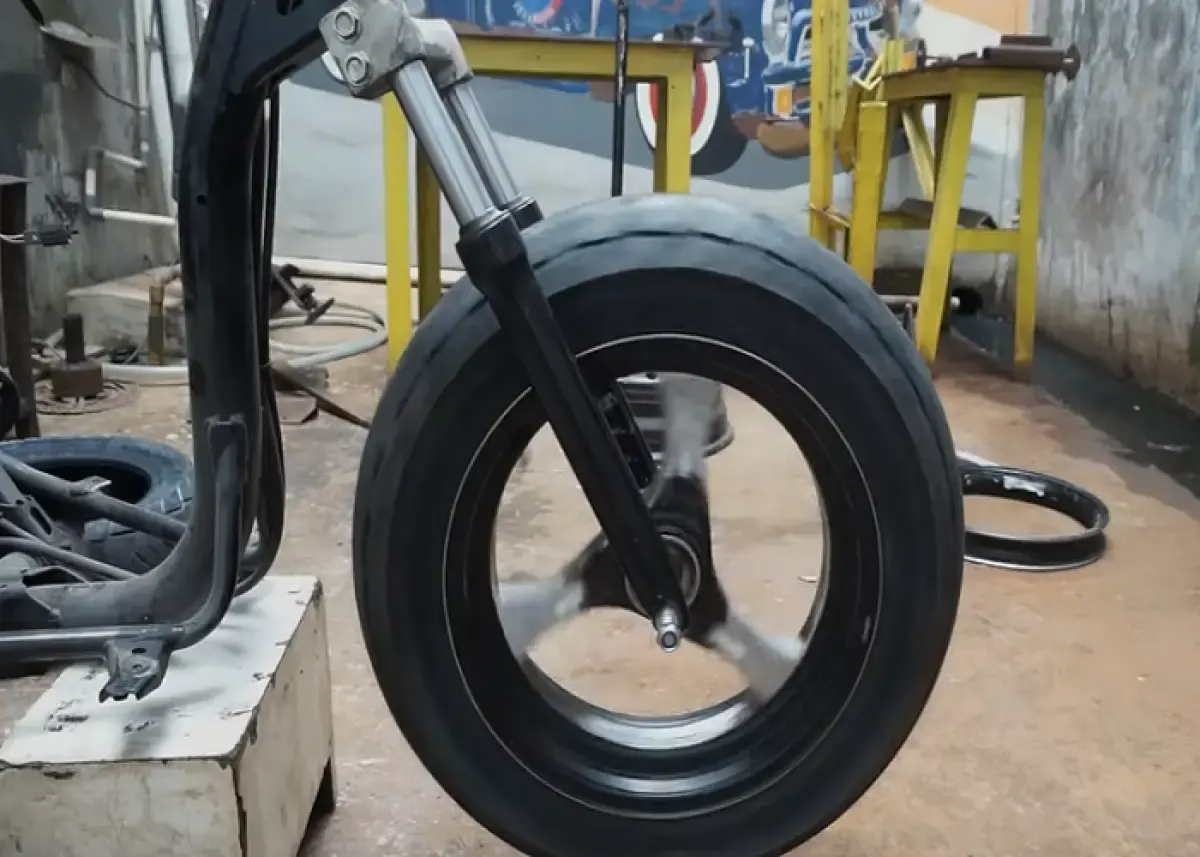 Ilustrasi pemasangan velg di motor yang berbeda (Sumber : youtube.com/Afto Motor Pekanbaru)