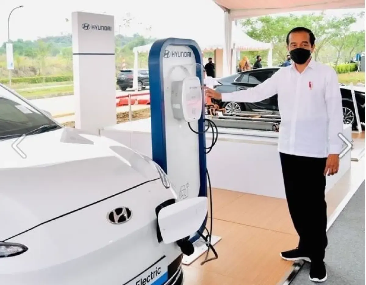 Presiden Jokowi  pada Rabu (15/9?2021) meresmikan ground breaking pabrik baterai mobil listrik pertama di Indonesia. (Sumber : Facebook/Ridwan Kamil)