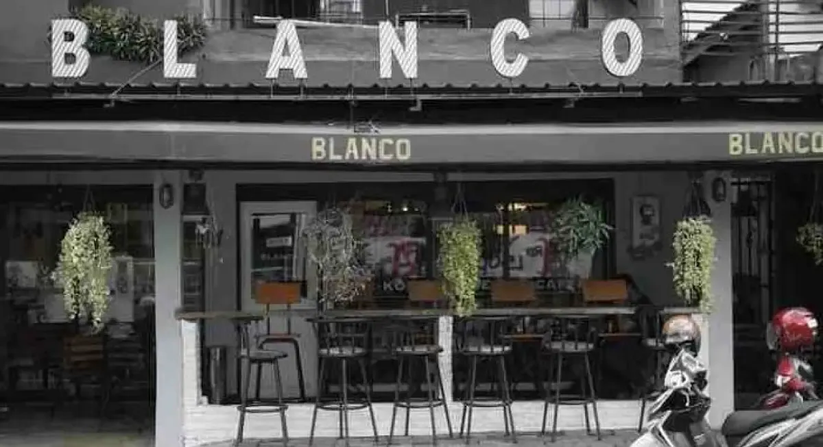 Kafe Blanco Coffee and Books