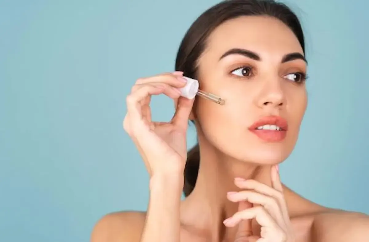 Ilustrasi makeup (freepik.com) (Sumber : freepick.com)
