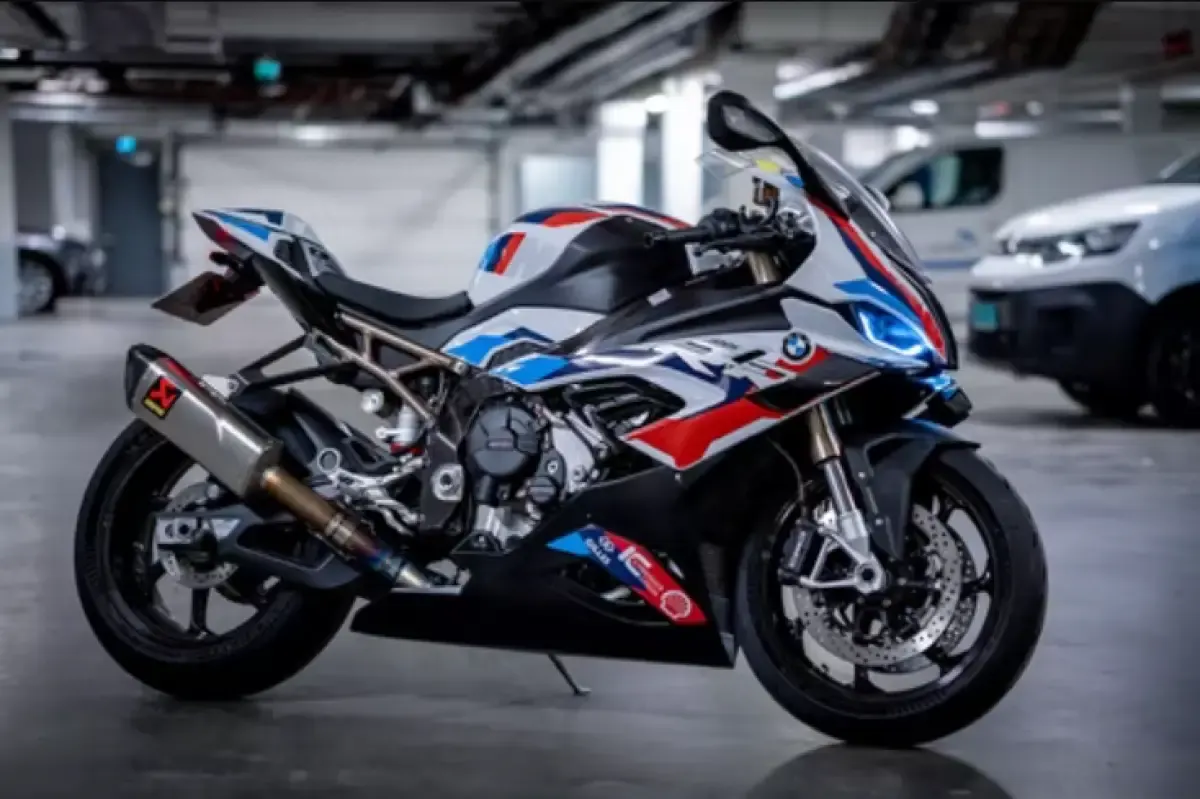 Ilustrasi moge spek WSBK BMW S1000 RR (Sumber : unsplash.com)