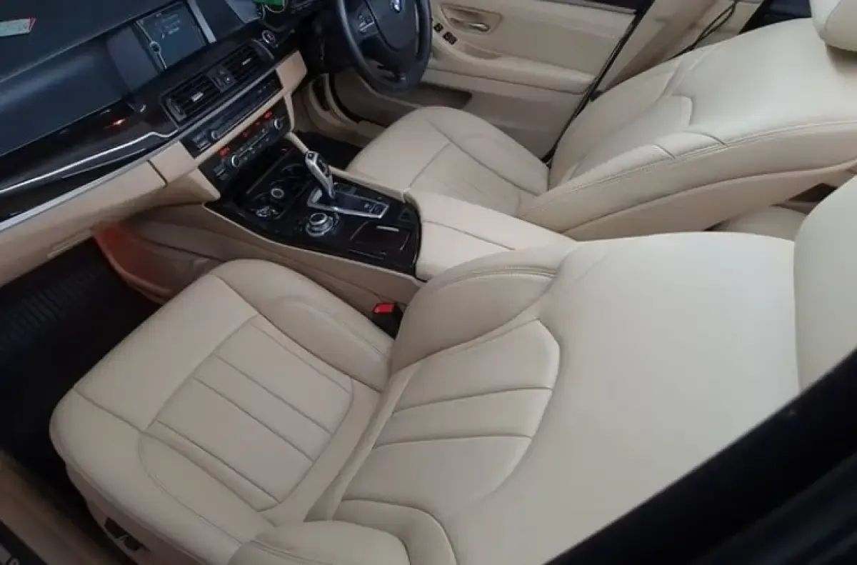 Jok kulit mobil BMW 520 (Sumber : INSTAGRAM/hardy__classic)
