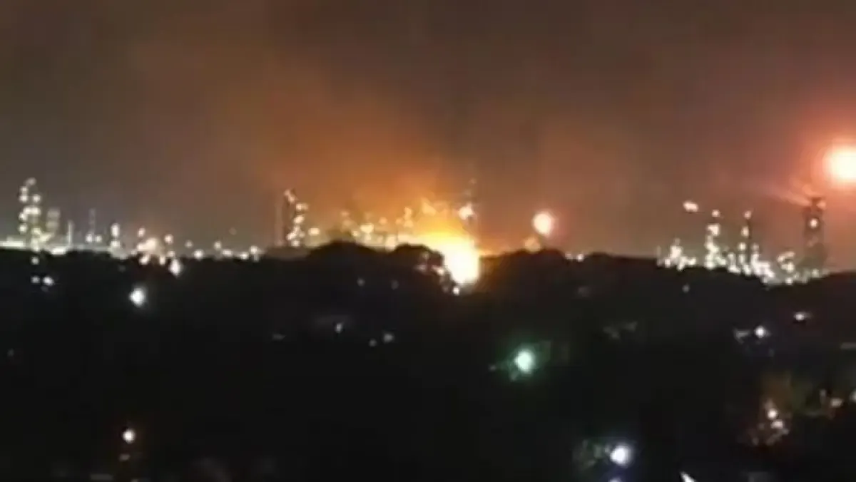 Kilang minyak Pertamina Dumai meledak (Sumber : Tangkapan layar Youtube KompasTV)