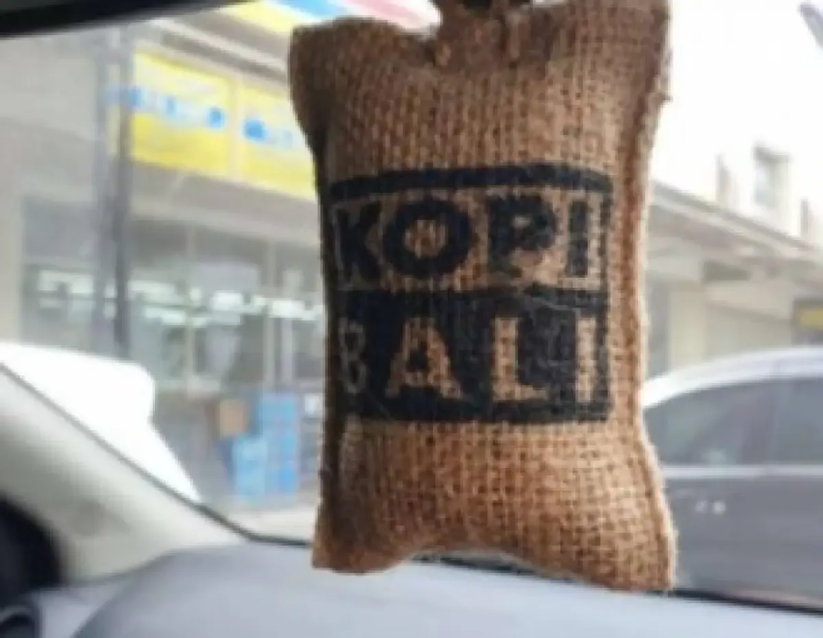 Ilustrasi parfum mobil dari kopi (Sumber : Shopee)