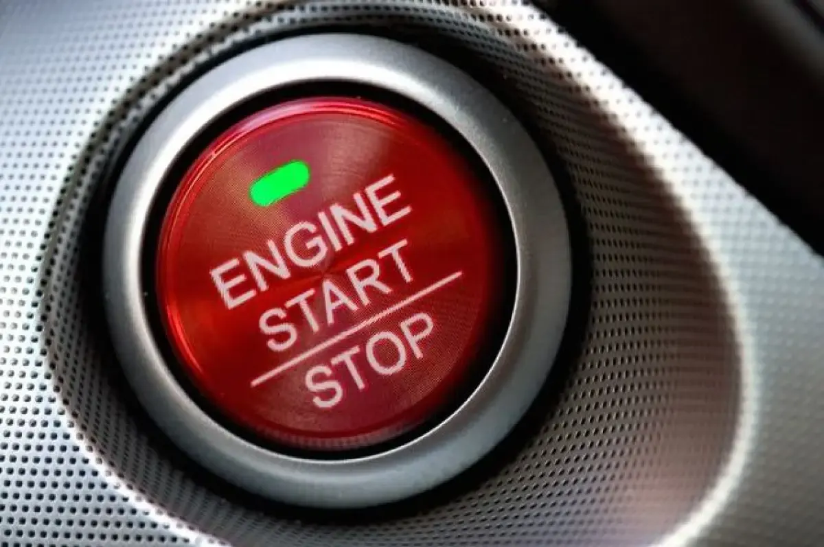 Ilustrasi tombol push start engine mobil (Sumber : FFCARS)