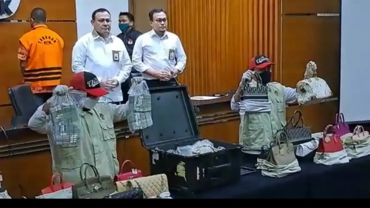Tas mewah istri Rafael Alun (Sumber: Twitter.com/voidotid)