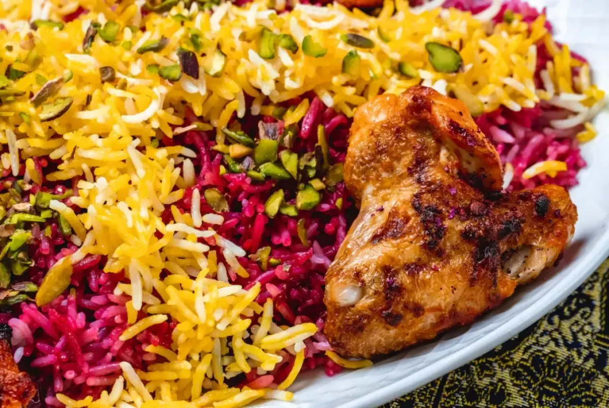Resep Nasi Kebuli Ayam (Sumber : Freepik/stokking)