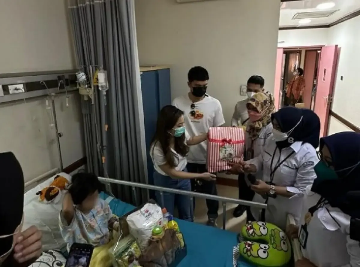 Potret Nikita Willy dan sang suami merayakan ultah Baby Issa yang pertama (Sumber : Instagram/nikitawillyofficial94)