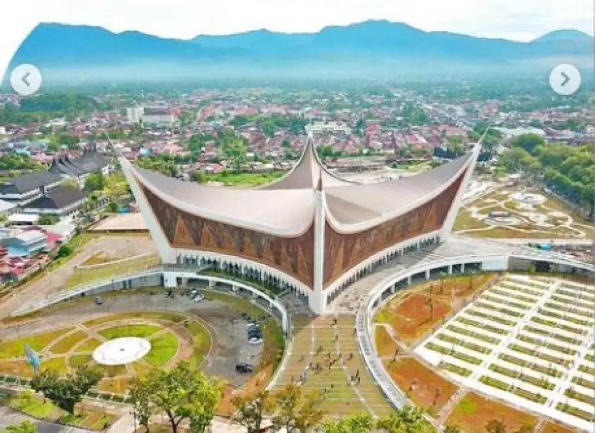 Masjid Raya Sumatra Barat (Sumber : Masjid Raya Sumatra Barat (Instagram/kemenpupr))