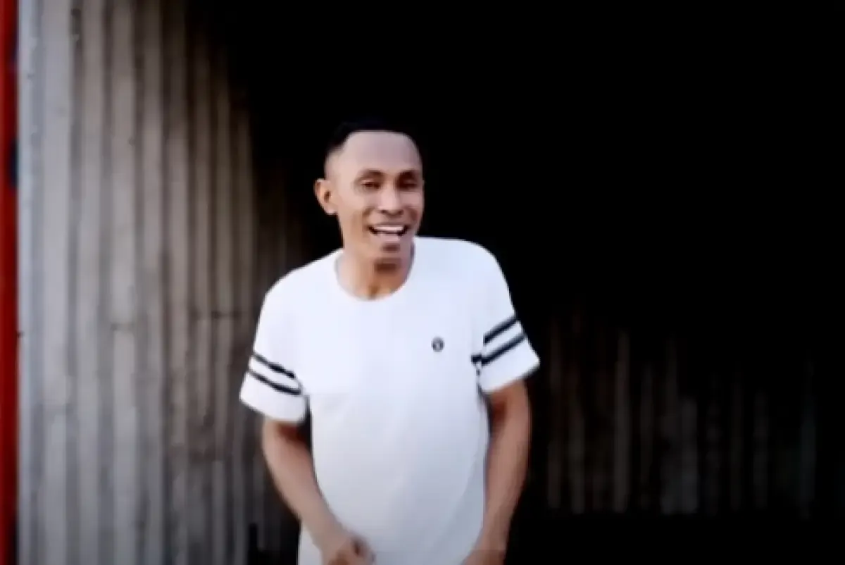 L. Wurin, penyanyi Lagu Sedon Lewa Papan (Youtube L. Wurin)