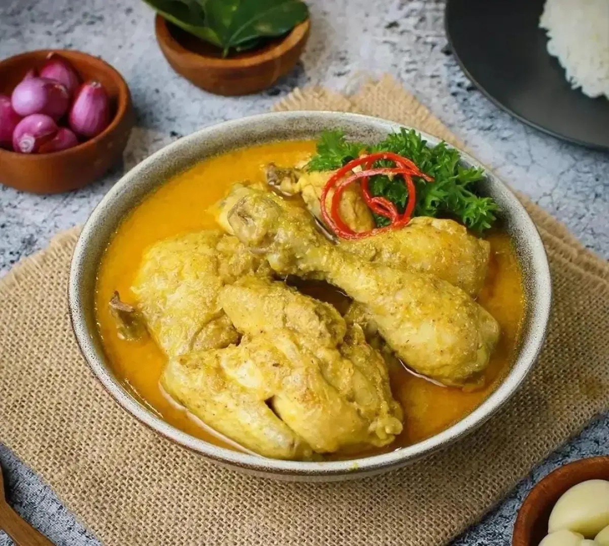 Opor Ayam Makanan Wajib di Hari Raya Idul Fitri, Simak Resepnya! (Sumber : Instagram/@sajianselera)