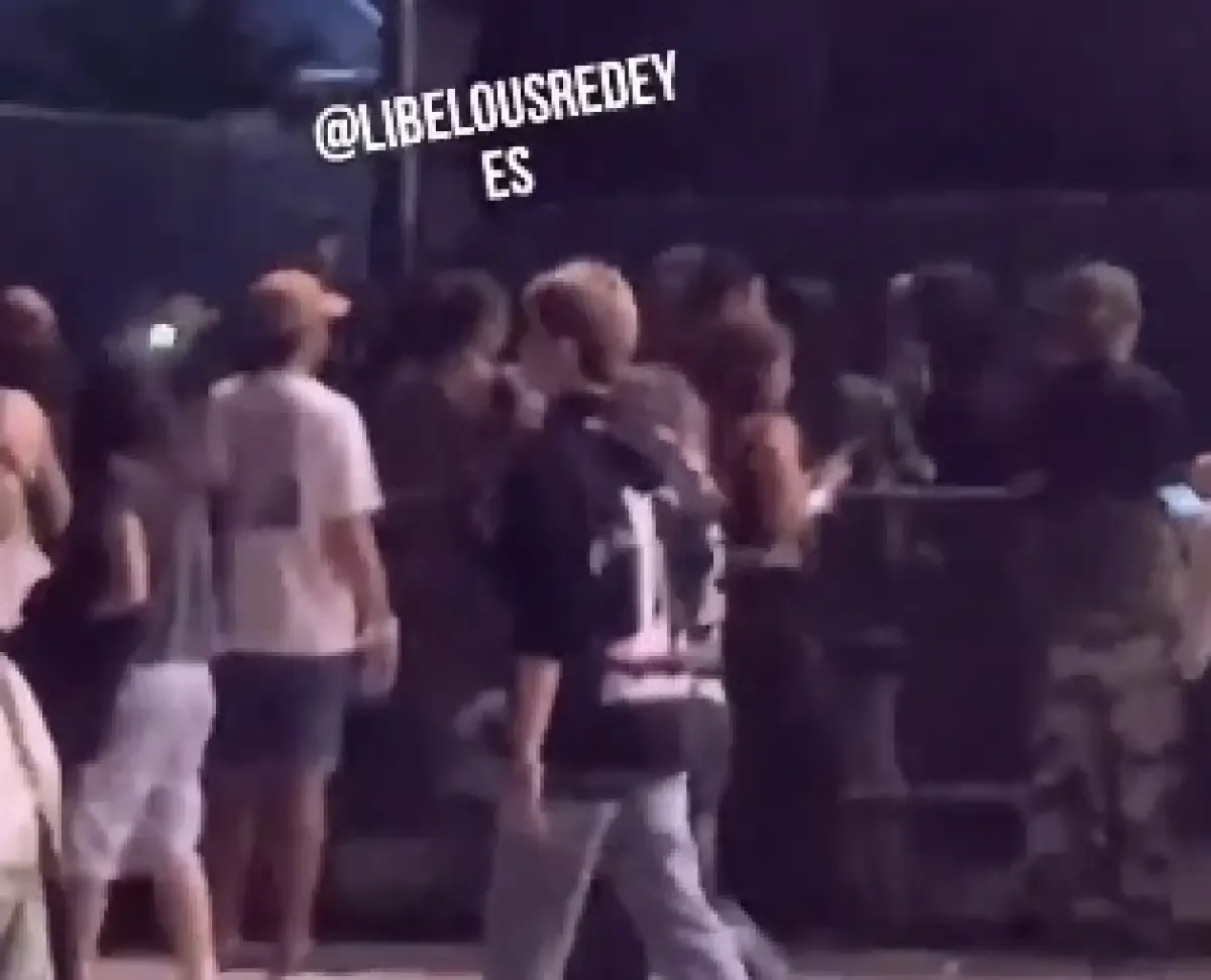 Jungkook ketahuan nonton festival Coachella 2023 (Sumber : Twitter.com/libelousredeyes)