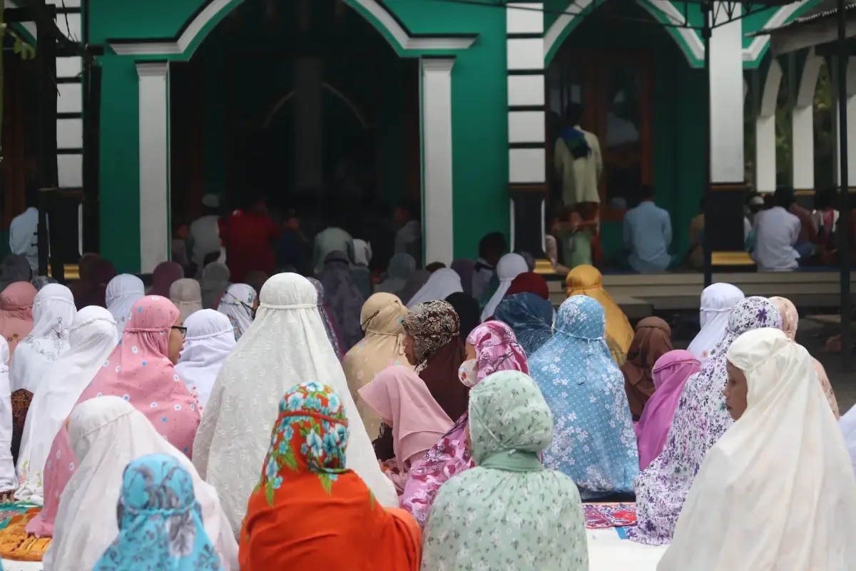 Ilustrasi shalat Id. (Sumber : unsplash.com/Mufid Majnun)