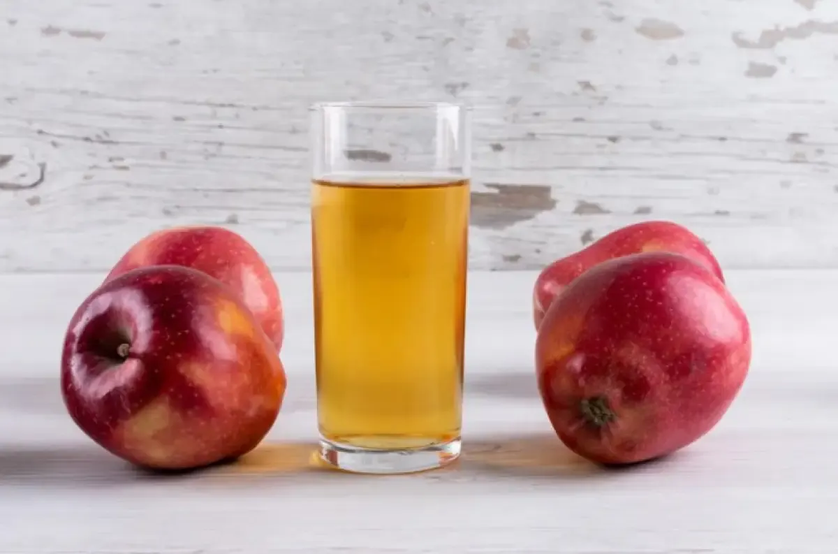 Punya Setumpuk Lemak Perut? Minum Jus Apel (FOTO: Freepik/8photo)