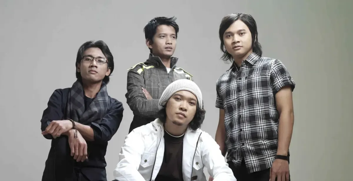 Lirik Lagu Sebelum Cahaya Oleh Letto yang Punya Makna Dalam Banget (Pinterest) (Sumber : Pinterest)