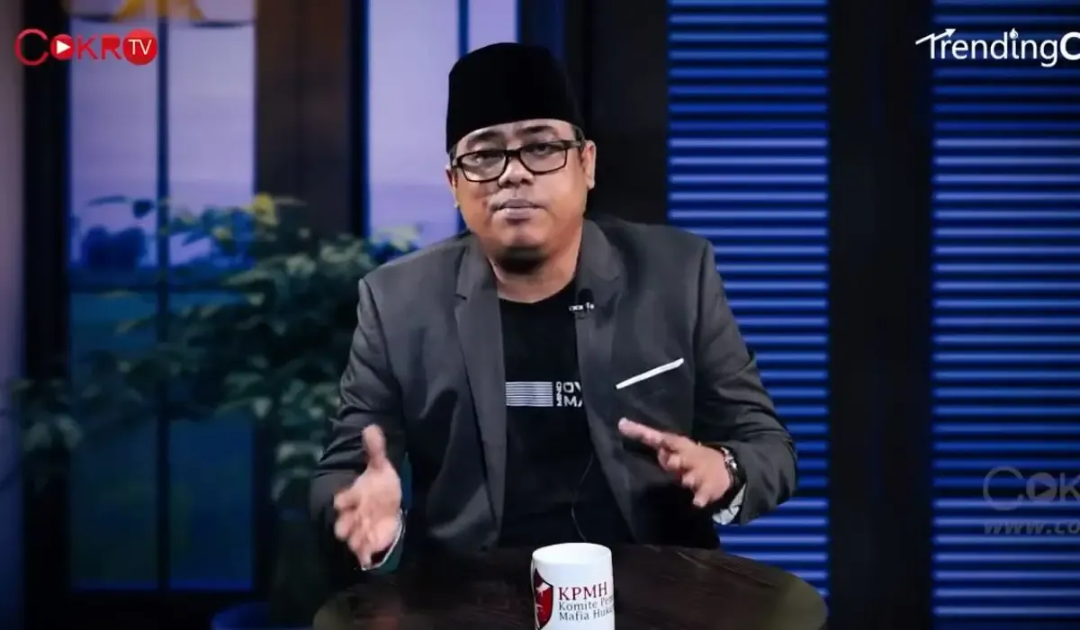 Pengacara Muannas Alaidid (Sumber : Tangkap Layar/Youtube/Cokro TV)