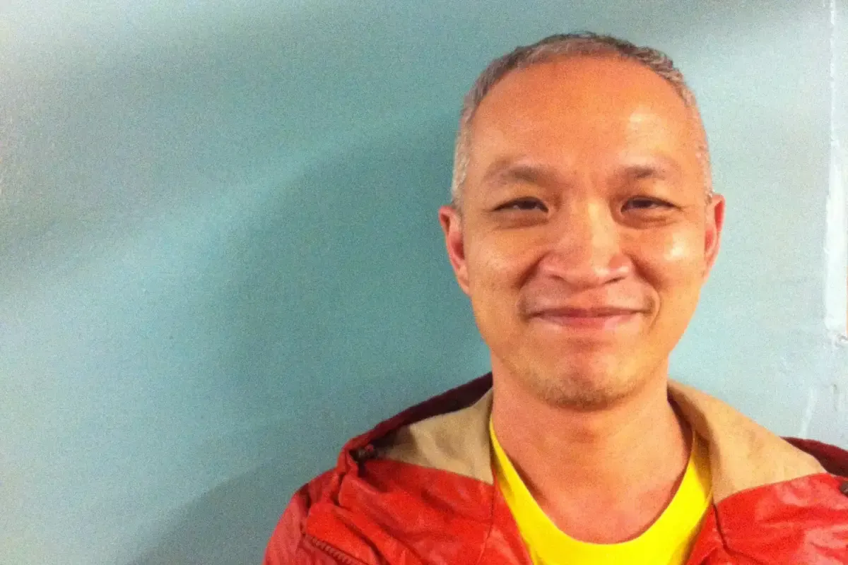 Sosok John Badalu yang menjadi produser dalam film  Basri & Salma in a Never-Ending Comedy. (Sumber : Facebook/KKIFF)