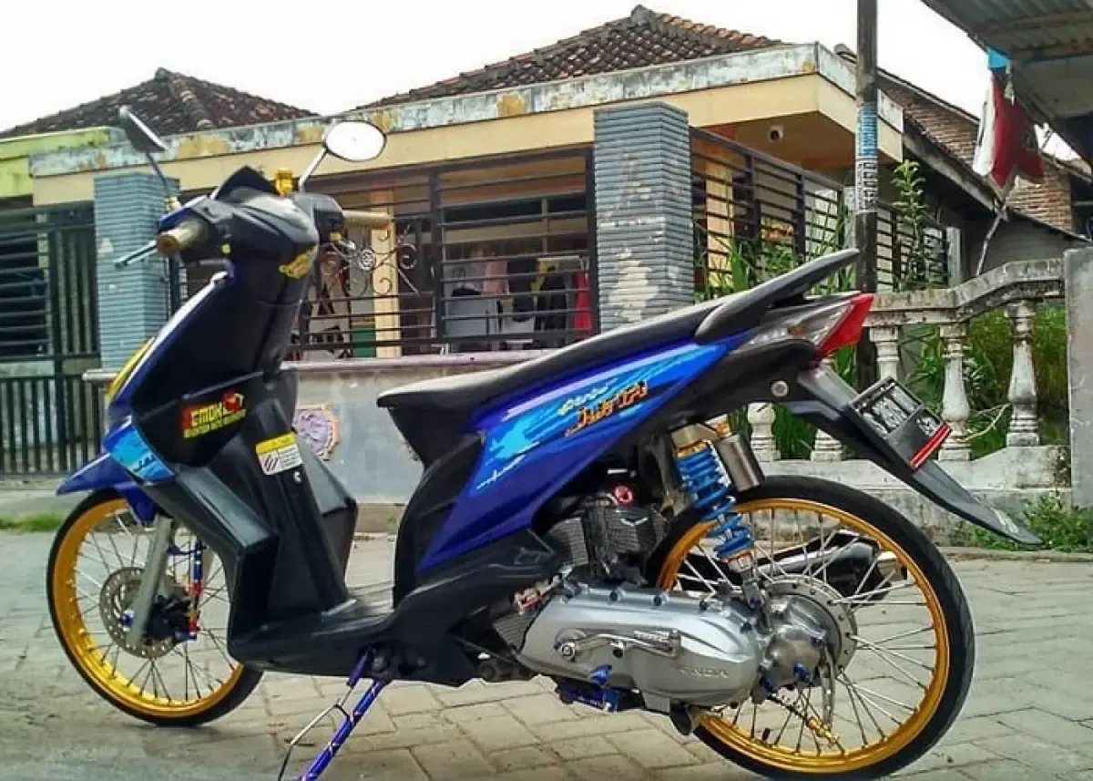 Ilustrasi motor dengan ban cacing (Sumber : instagram.com/iseng2xthailookindo)