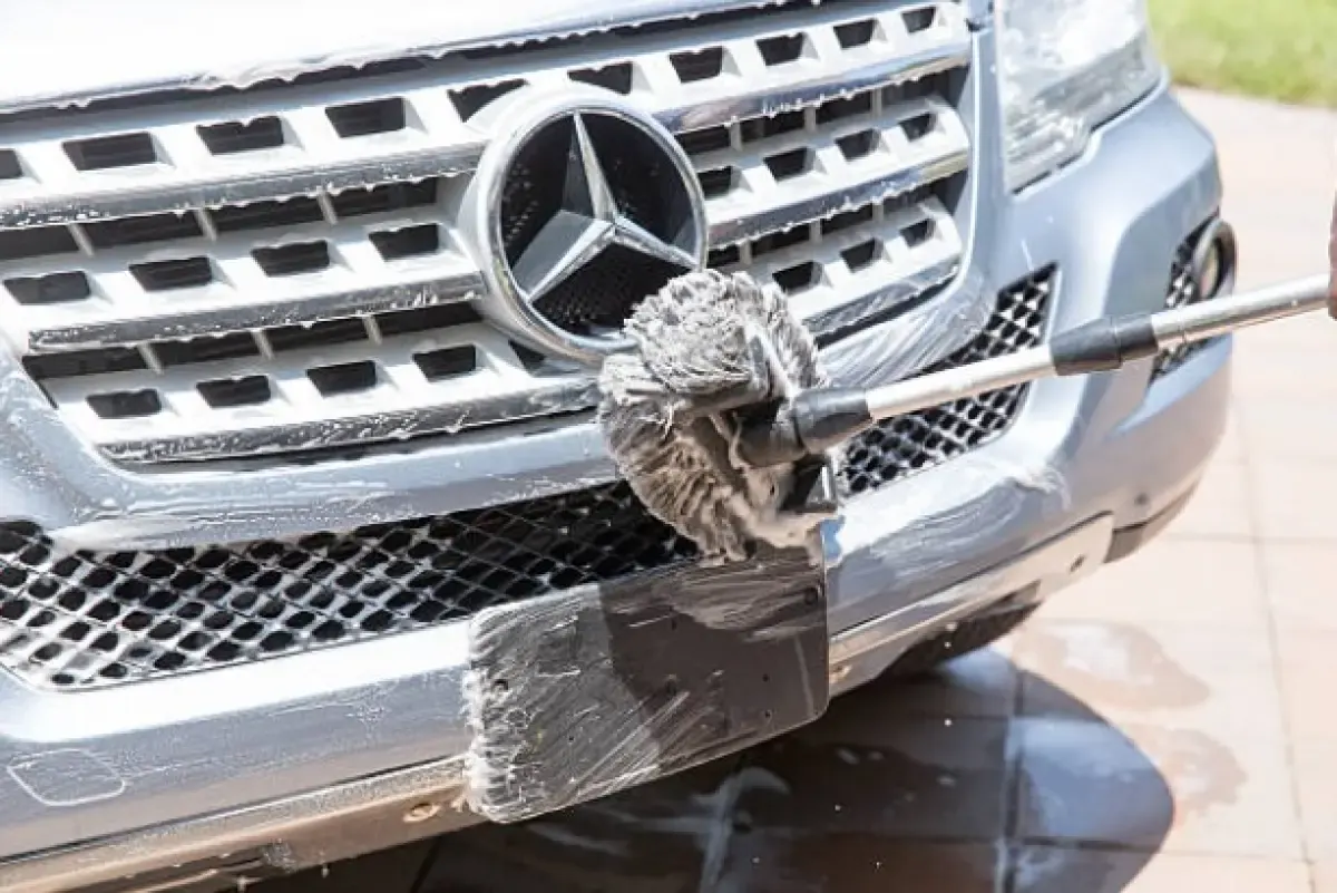 Cara Bersihkan Grill Mobil Supaya Tetap Kinclong, Kasih Tau Gak Ya? (FOTO: istockphoto.com)