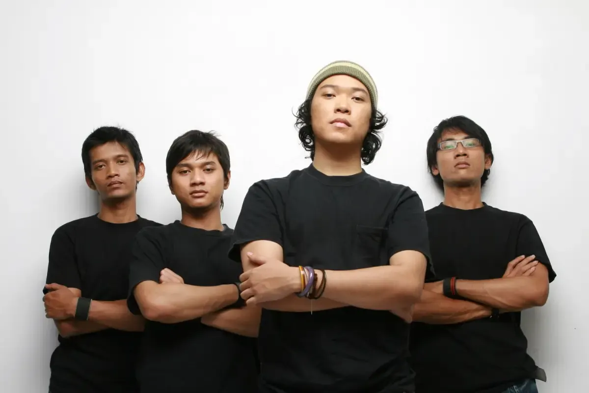 Lirik Lagu Permintaan Hati Oleh  Letto (Pinterest) (Sumber : Pinterest)