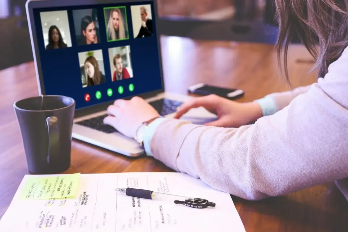 Langkah Mudah Ganti Background Zoom di Android, iPhone dan Laptop (FOTO: Freepik.com)