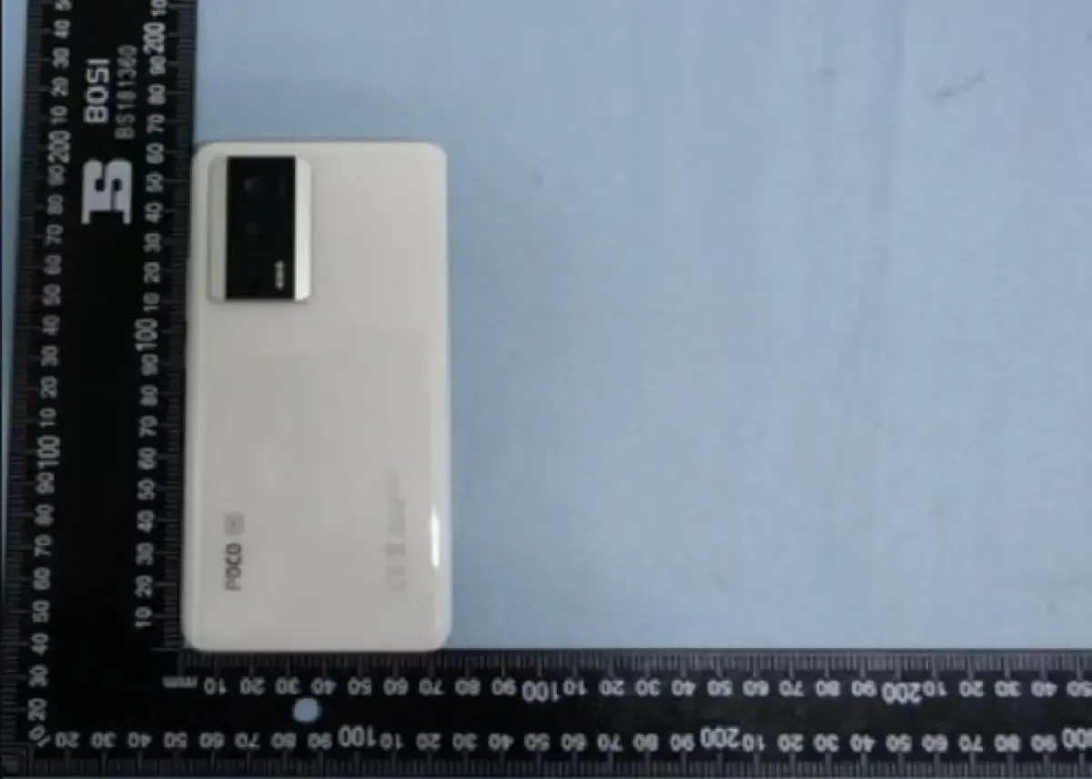 Bagian belakang Poco F5 Pro (Sumber : twitter.com/@tsaikumar1989)