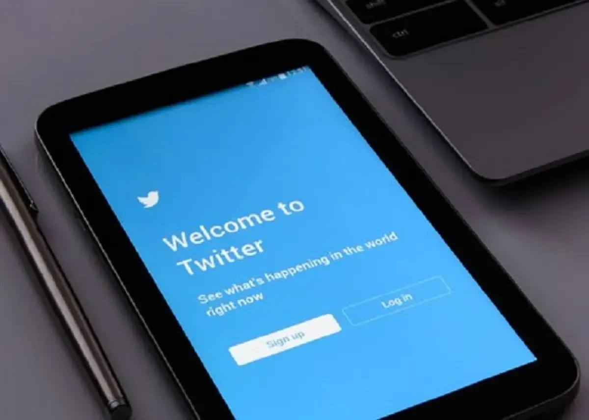 Ilustrasi menggunakan Twitter (Sumber : pixabay.com)