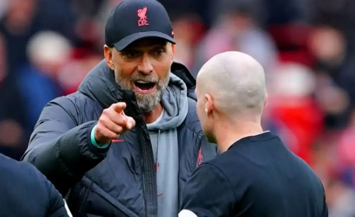 Pelatih Liverpool Jurgen Klopp sangat kesal dengan kepemimpinan wasit Paul Tierney, yang dianggap banyak merugikan timnya.  (Sumber : Skysports)