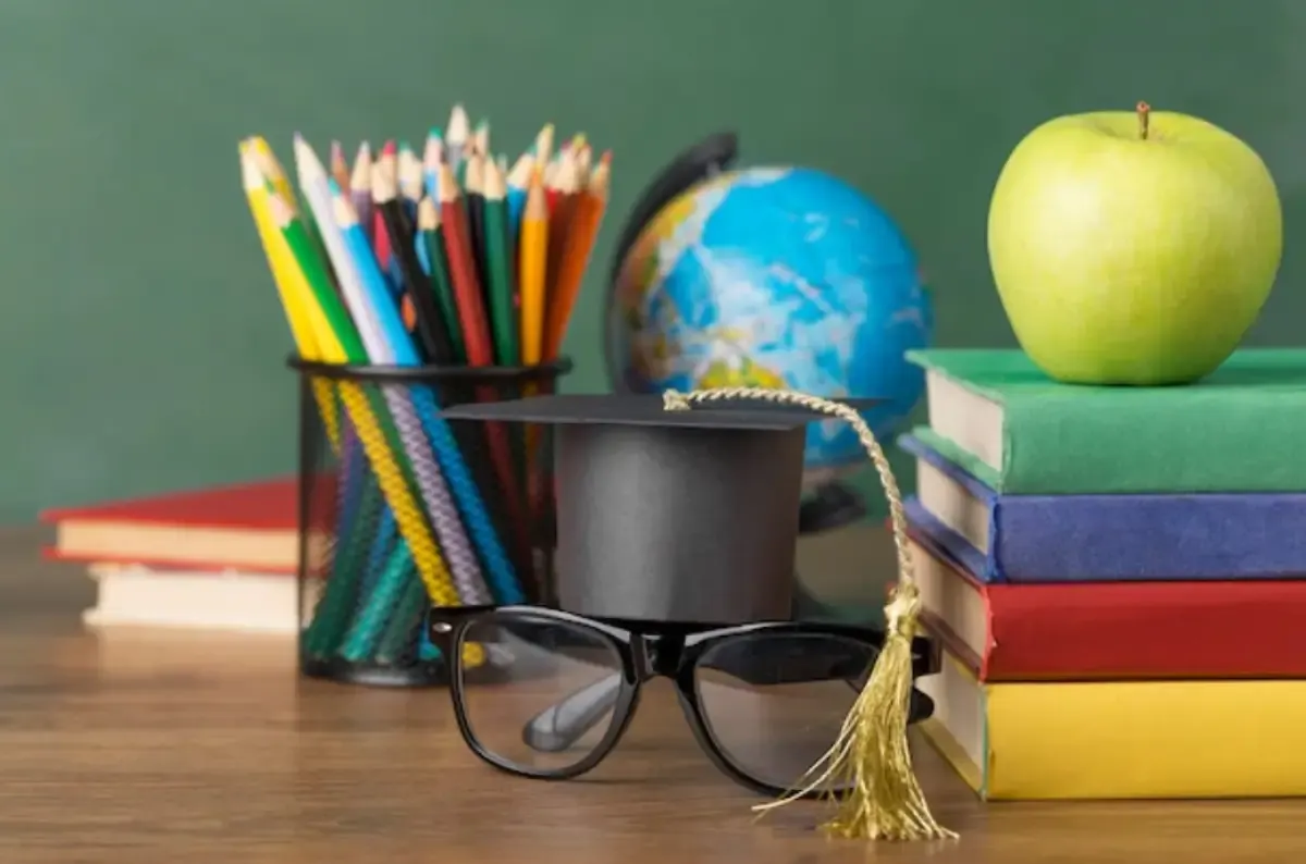 Selamat Hari Pendidikan Nasional (Sumber : Freepik)