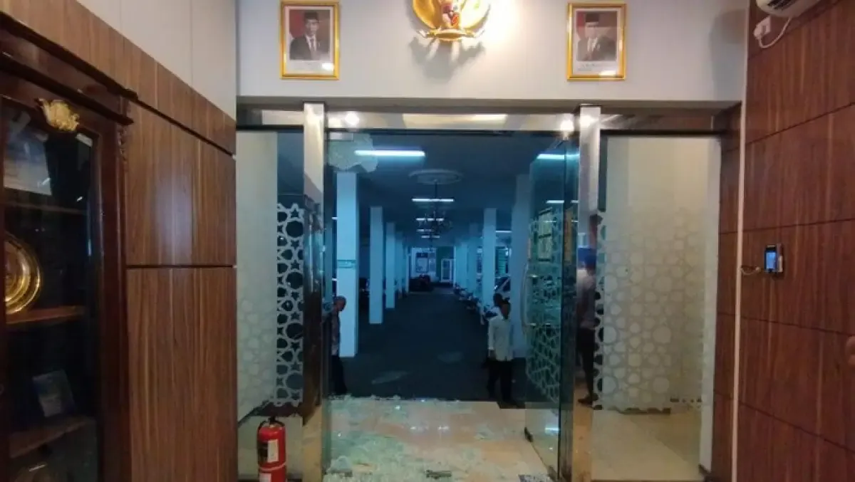 Kondisi Kantor Majelis Ulama Indonesia pasca Insiden Penembakan (Sumber : Screenshot Youtube)