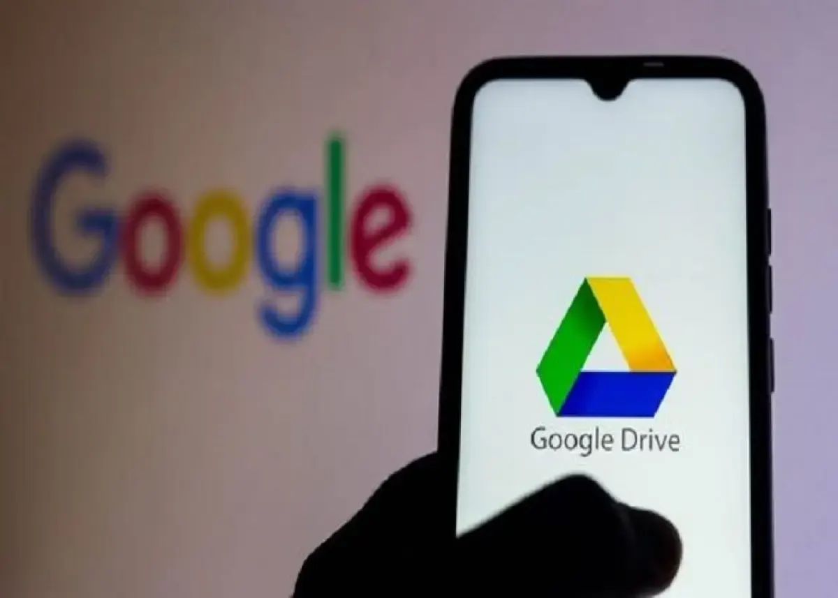Ilustrasi penggunaan aplikasi Google Drive di HP Android (Sumber : pinterest.com)