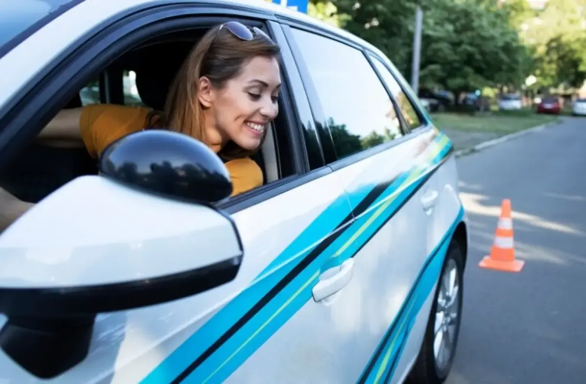 Cara Cepat Bisa Parkir Mobil Posisi Mundur, Dijamin Langsung Bisa (FOTO: Freepik.com)