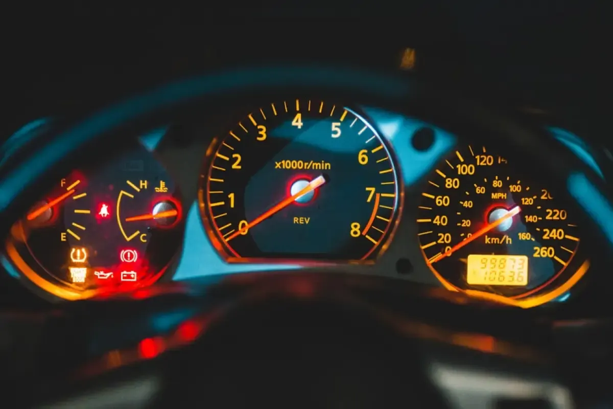 Mobil Punya 16 Lampu Indikator, Sudah Tau Arti dan Fungsinya? (FOTO: Unsplash.com/@introspectivedsgn)