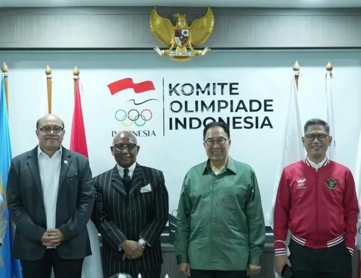 Mohammad Idwan Ganie (jas hitam) dan Anangga Wardhana (kemeja hijau) (Sumber : NOC Indonesia)