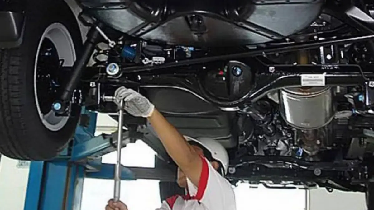 Kaki-kaki mobil merupakan rangkaian yang berfungsi untuk menstabilkan, menjaga kenyamanan serta keamanan. Agar kendaraan tetap aman dan nyaman selama digunakan, maka perawatan terhadap kaki-kaki kendaraan pun menjadi hal penting