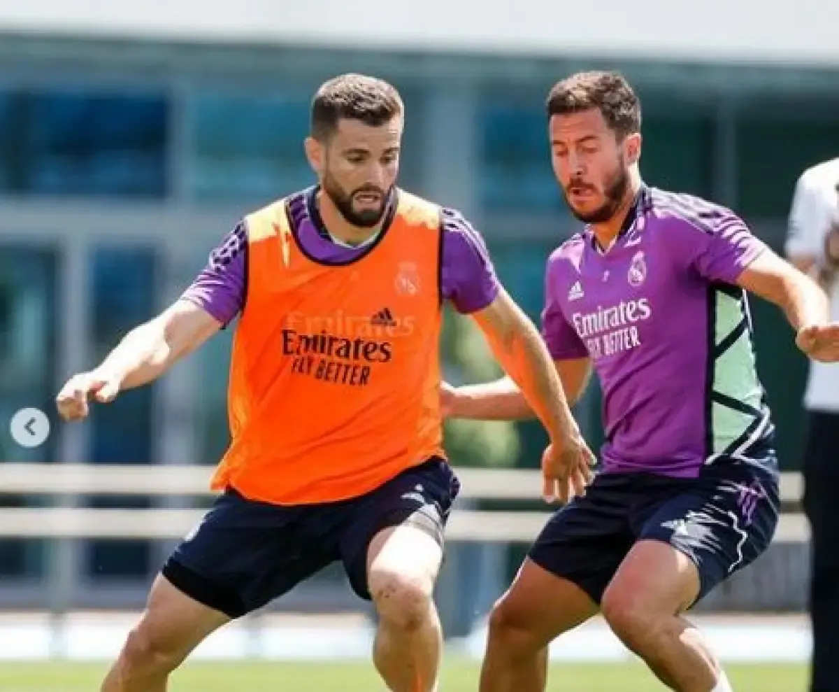 Pemain Real Madrid, Nacho Fernandez (kiri) dan Eden Hazard menjalani latihan menjelang laga Madrid vs Manchester City di Liga Champions.  (Sumber : Instagram/realmadrid)