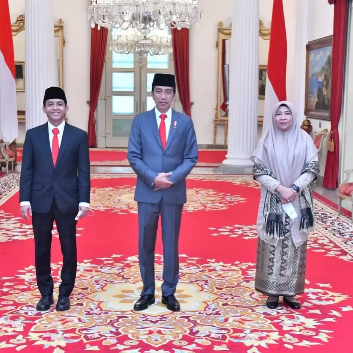 Wakil Menteri ATR/BPN Raja Juli Antoni bersama Presiden Jokowi (Sumber : Instagram/rajaantoni)