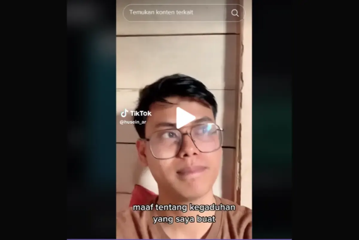 Sosok Husein Ali Rafsanjani seorang guru ASN di Pangandaran, Jawa Barat yang mengundurkan diri akibat intimidasi. (Sumber : TikTok/husein_ar)