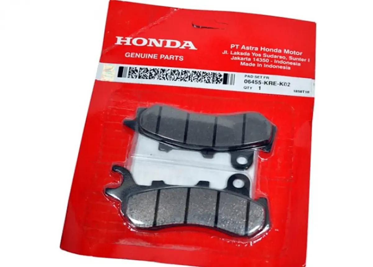 Ilustrasi kampas rem depan motor matic Honda dengan kode 06455KREK02 (Sumber : hondacengkareng.com)