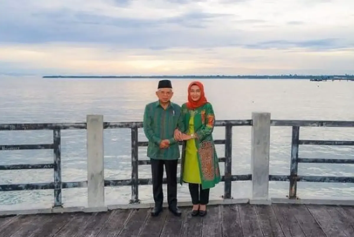 Potret mesra Wakil Presiden Ma'ruf Amin bersama Ibu Wury Estu (Sumber : (Instagram/kyai_marufamin)