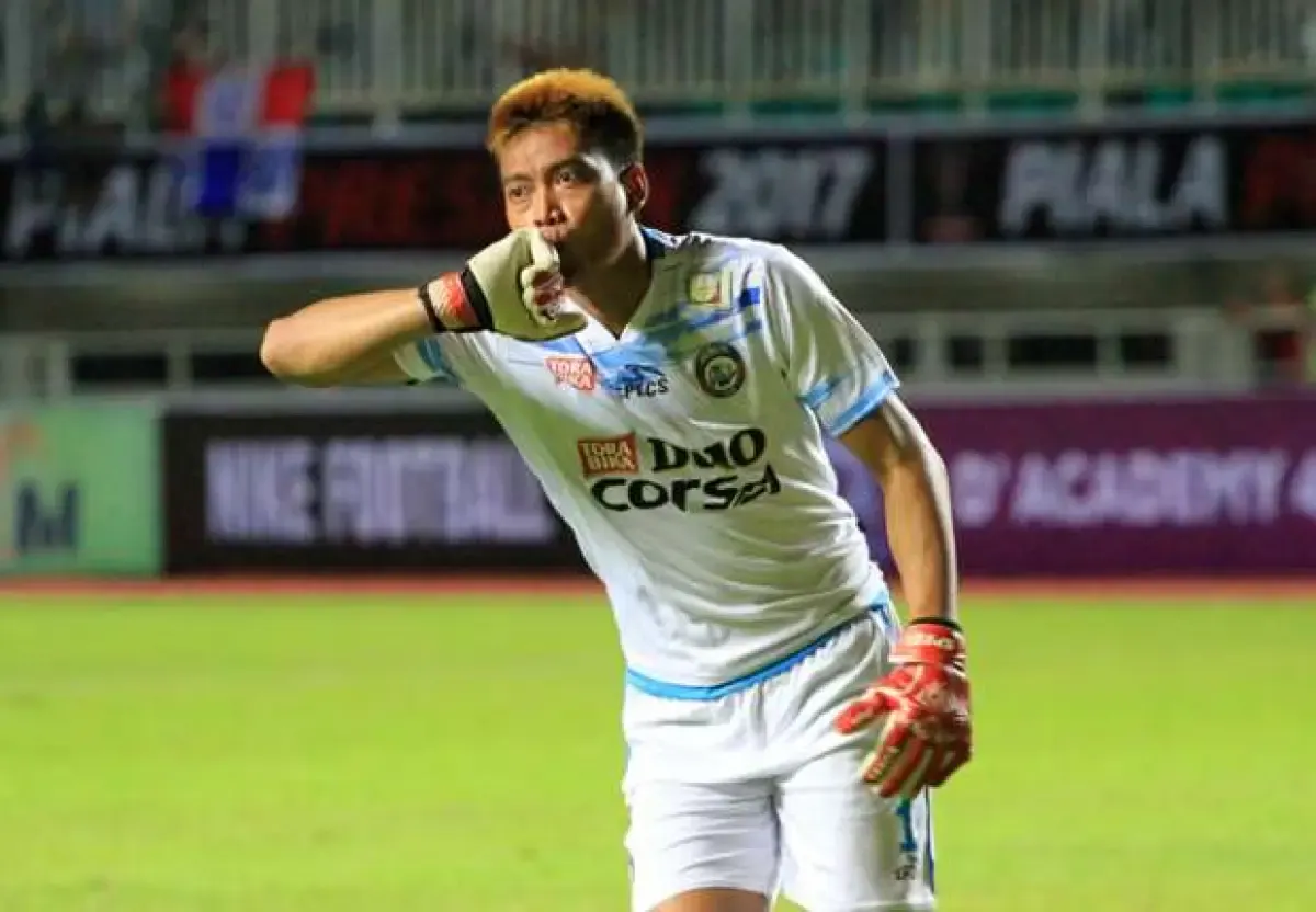 Sosok Kurnia Meiga yang menjadi legenda Arema FC. (Sumber : Twitter/@GOAL_ID)