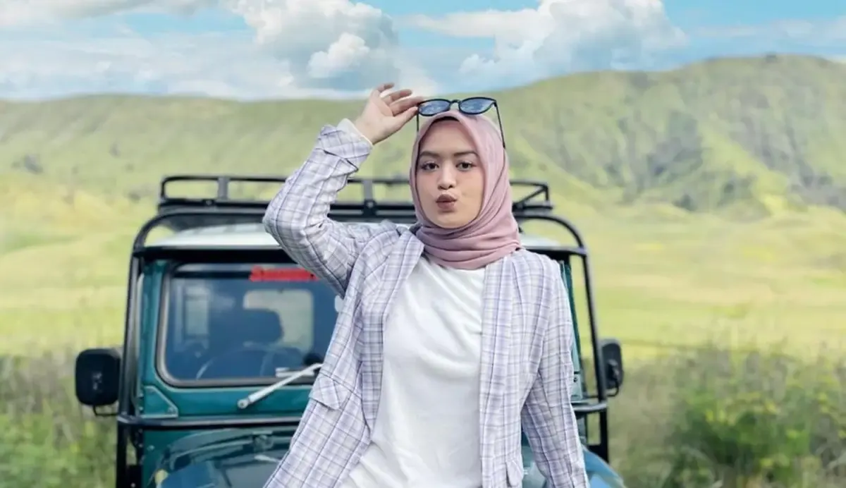 Lirik Lagu Teteg Hati beserta Terjemahannya yang Dibawakan oleh Woro Widowati (Sumber : Pinterest)