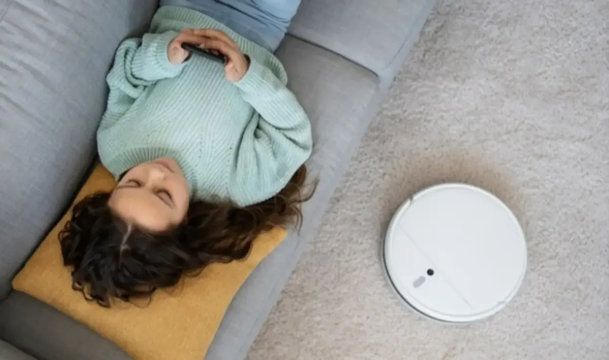 Ilustrasi robot vacuum cleaner (Sumber : freepik.com)