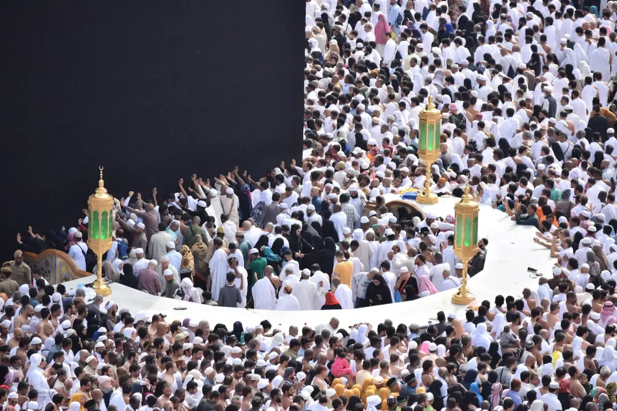 Umroh Mabrur. (Sumber : unsplash.com/Haidan)