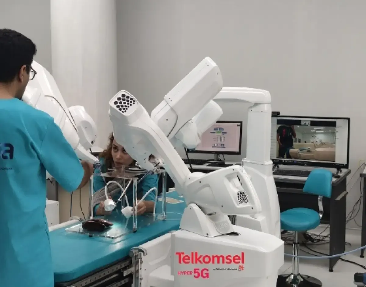 Teknologi 5G Telkomsel Dukung Kemenkes Uji Coba Inovasi Robotic Telesurgery Pertama (Sumber : Telkomsel)