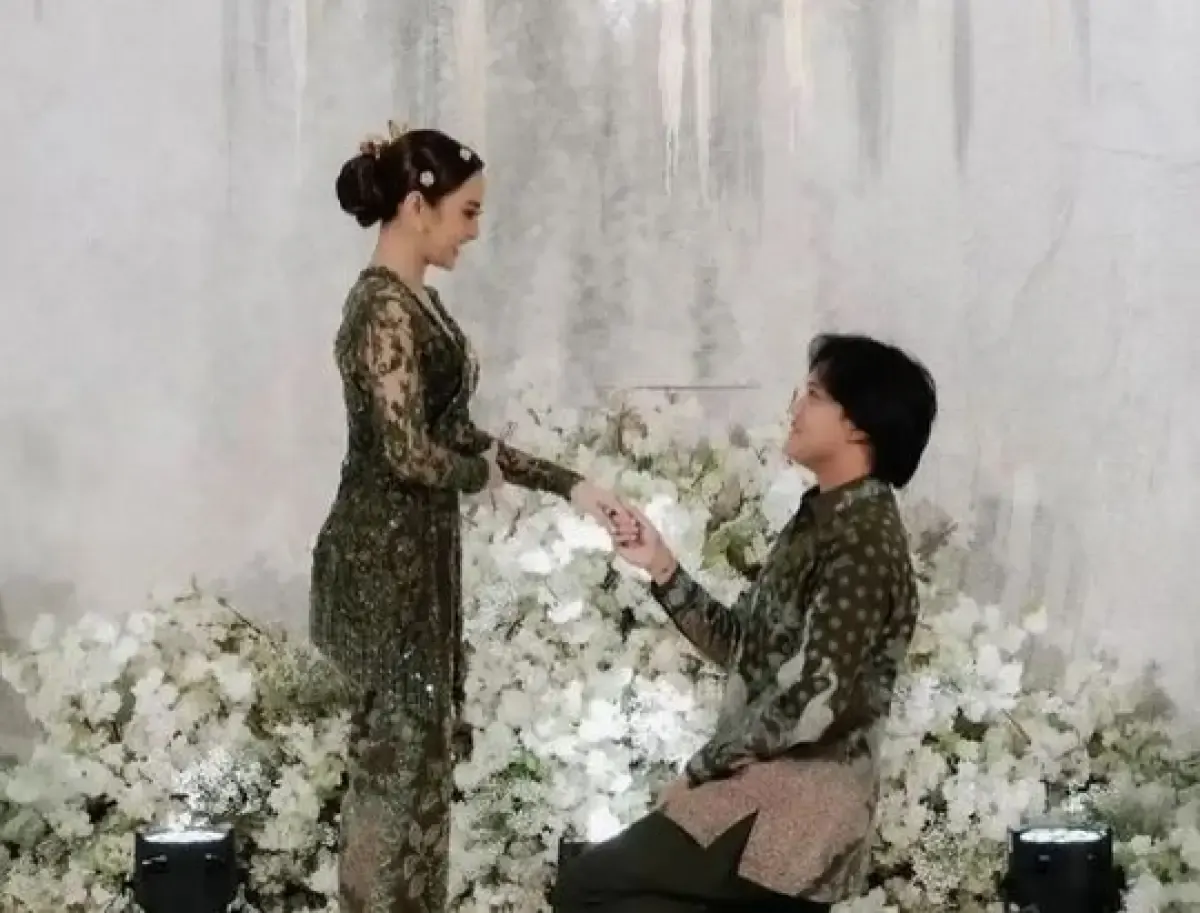Rizky Febian melamar Mahalini (Sumber : Instagram.com/rizkyfbian)