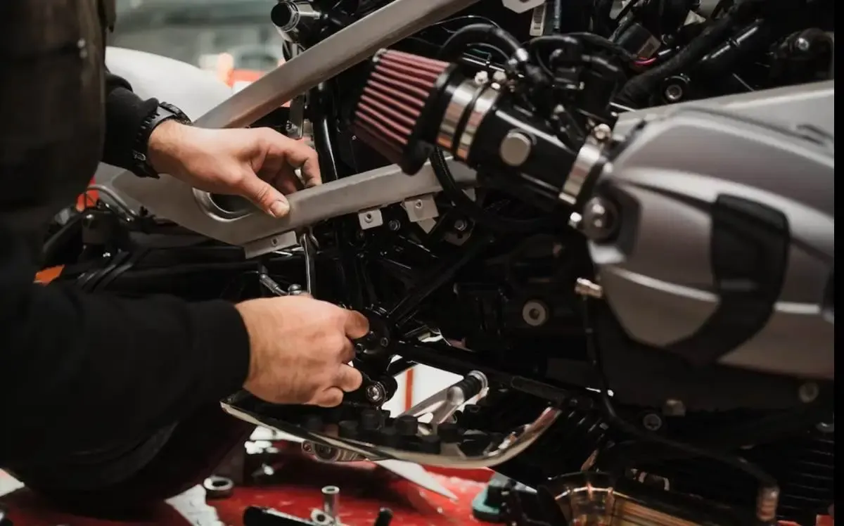 Daftar Bengkel Motor Buka 24 Jam Terbaik di Jakarta Pusat, Simak dan Catat ya 
 (Sumber : freepik.com)